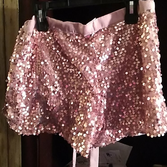 Shorts - Picture 2 of 4